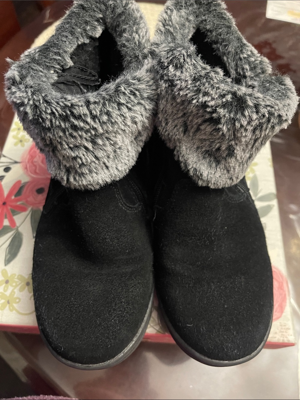 Khombu Black Winter Boots with Gray Faux-Fur Cuff size 6